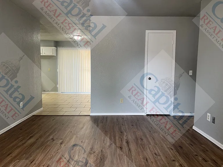 733 W Perry Dr — Photo 3