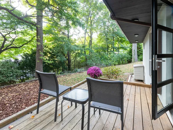 712 Ladd Road image 27 of 32