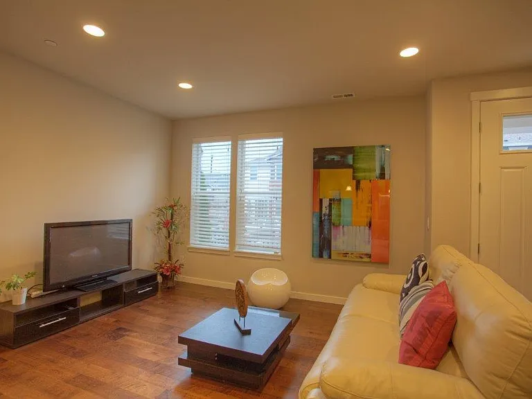 1399 NE Hickory Ln — Photo 10