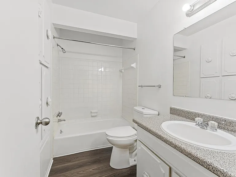 Park Forest Apartments — Photo 10