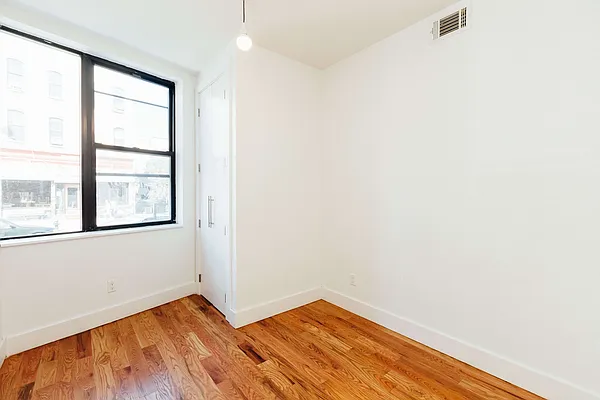 Rented by Nooklyn NYC LLC | media 52