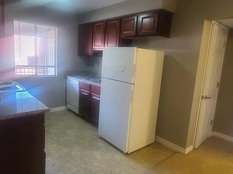 5061 River Glen Dr #70 — Photo 3