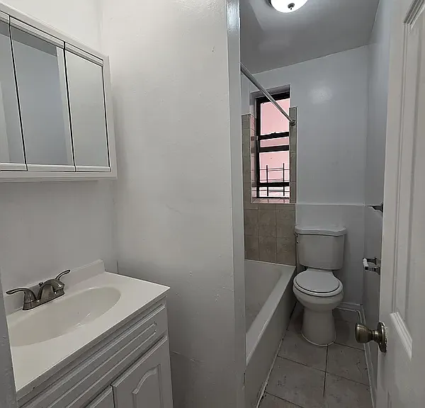 2070 Arthur Ave #1F — Photo 5