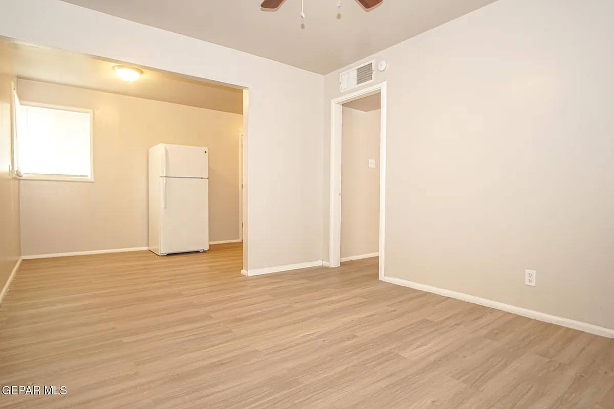 Building Photo - 1421 Saint Johns Dr #2