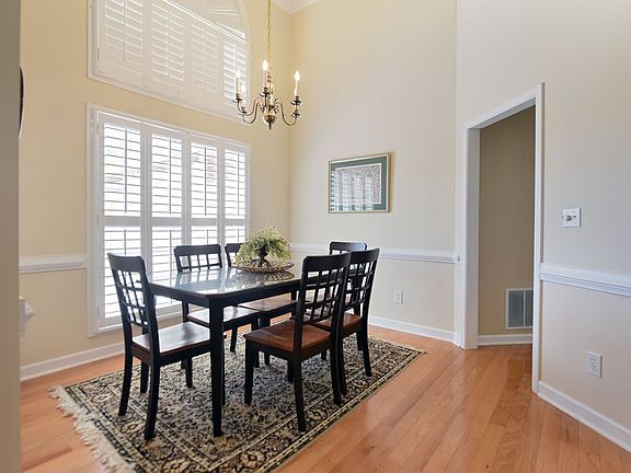 4th image of 9054 Bond St