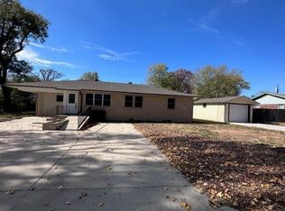 1810 S 11th St, Rogers, AR 72756