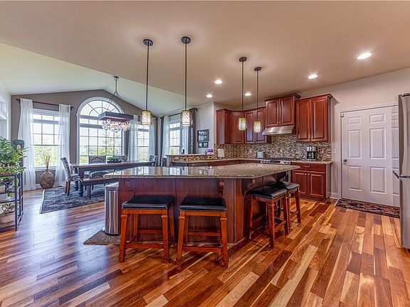 4th image of 807 Highfield Ct