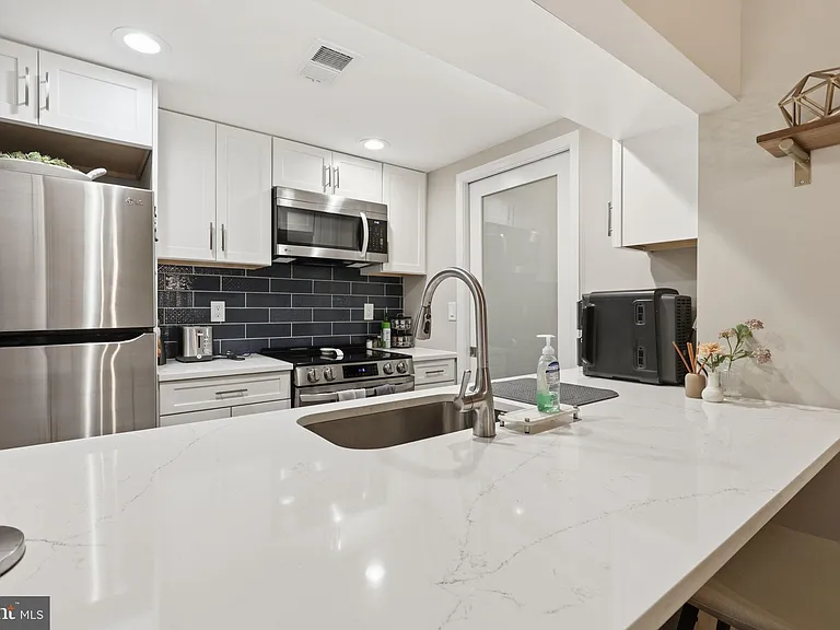 2807 S Woodrow St #B-1 — Photo 4