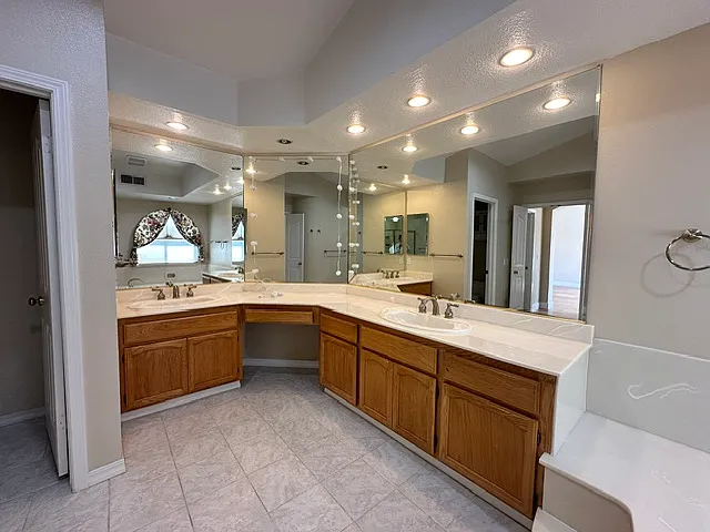 353 Silverlake Ct — Photo 19