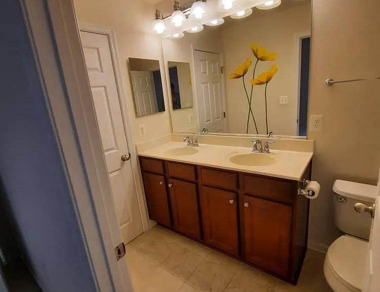 2nd Floor - Master Bedroom - Full (1) Bath
