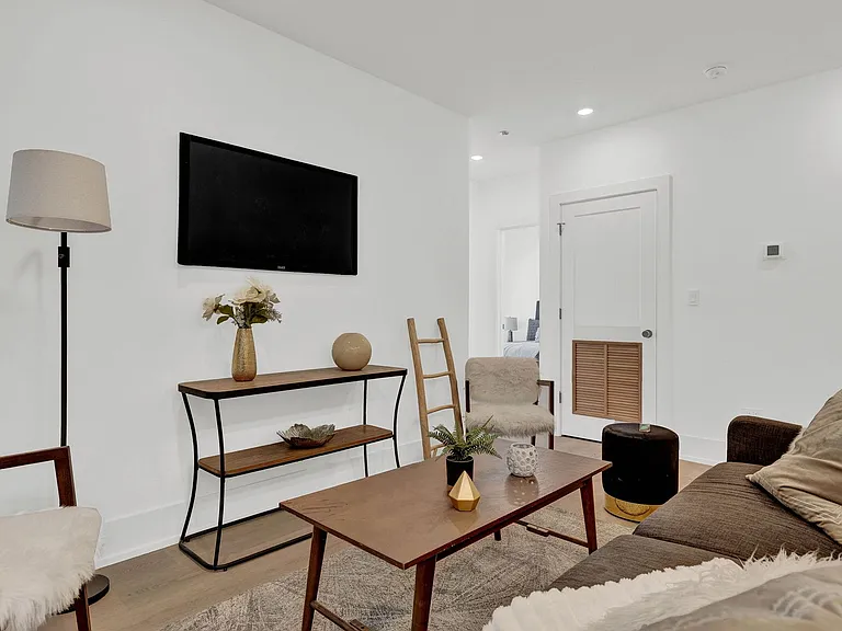 1613 W Belmont Ave, Chicago, IL — Photo 5