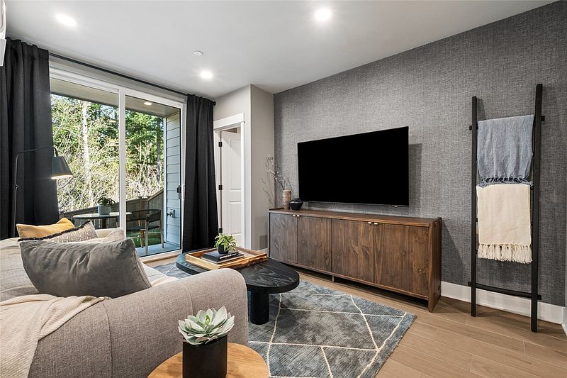 5th image of 8525 Summit Avenue SE #10
