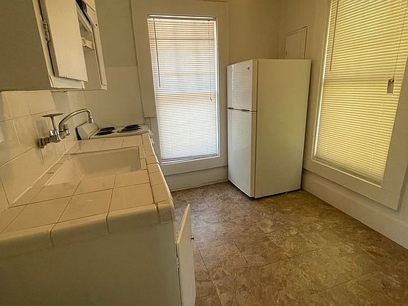 5th image of 2581 Herschel St