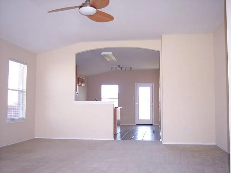 208 Carol Ave — Photo 2