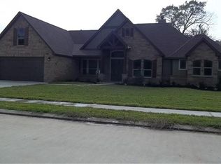 907 Spreading Oaks Dr, Angleton, TX 77515