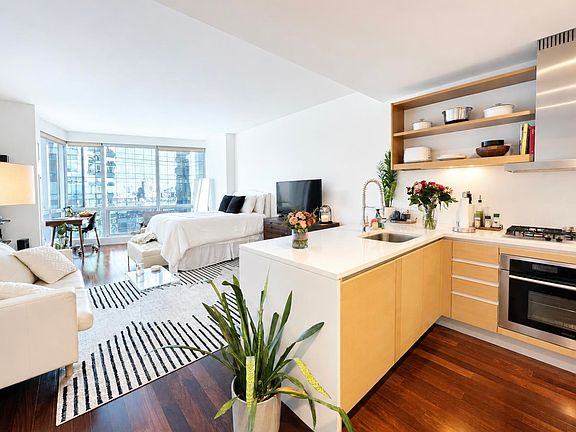4th image of 77 Hudson St APT 2401