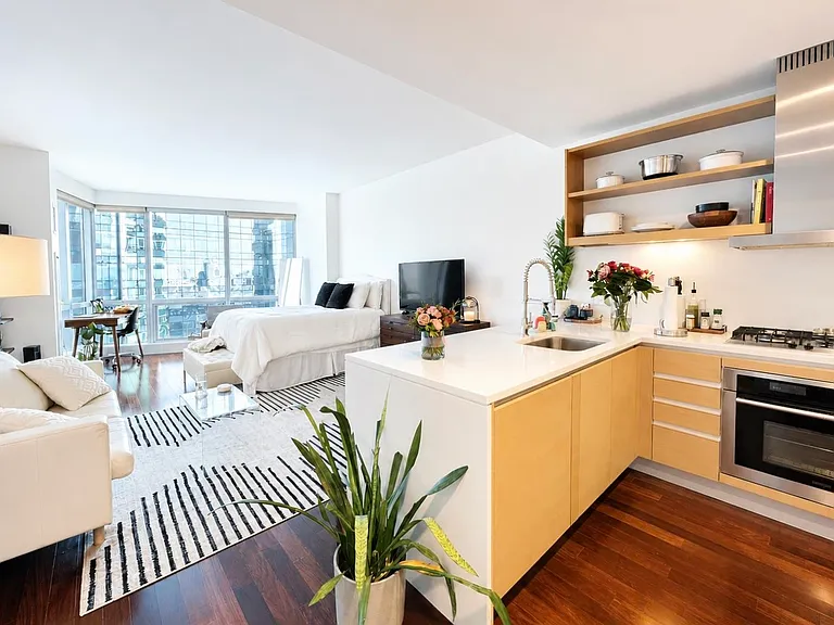 77 Hudson St #2401 — Photo 4