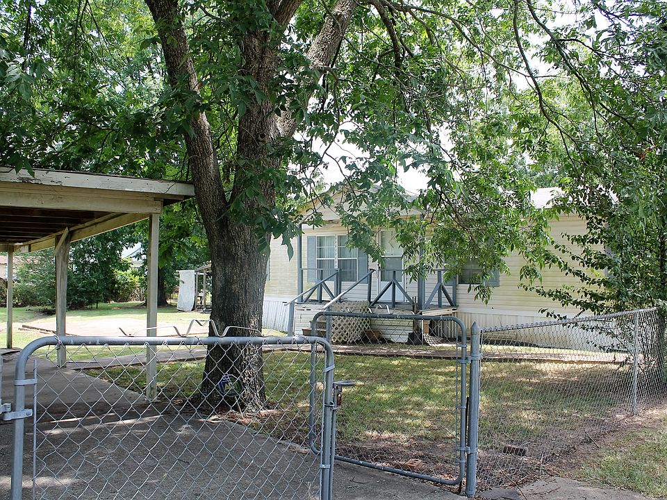2nd image of 1703 Allen St