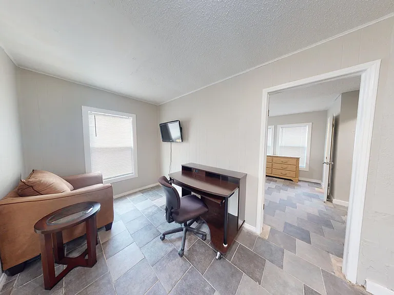 311 S Oak St #311 — Photo 3