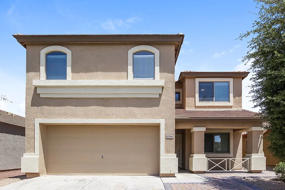 5 bed, 2.5 bath, 2236 sqft, $2,565 — Photo 1