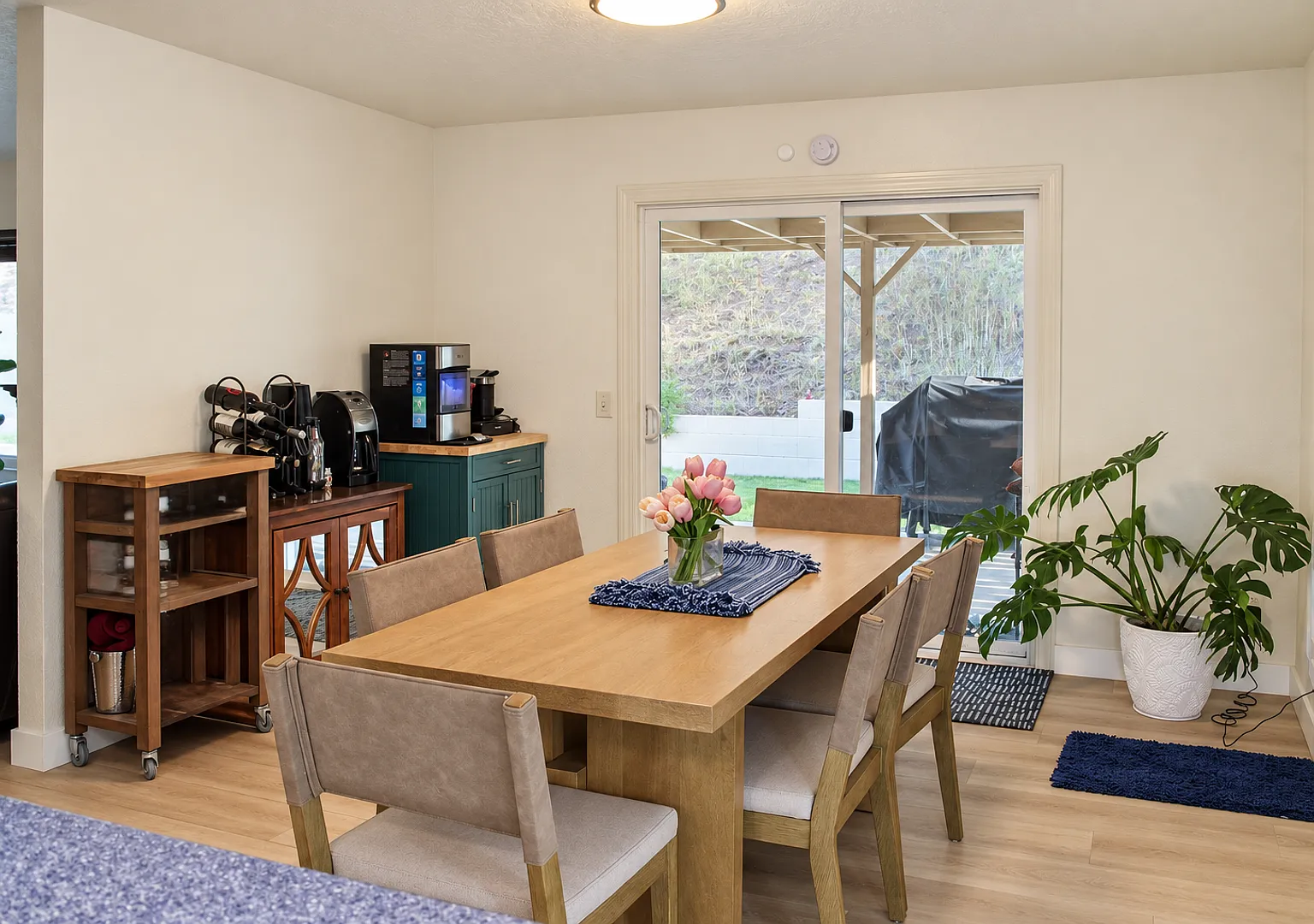 Beautiful 3 Bedroom Home in Santee with Large Backyard — Photo 3