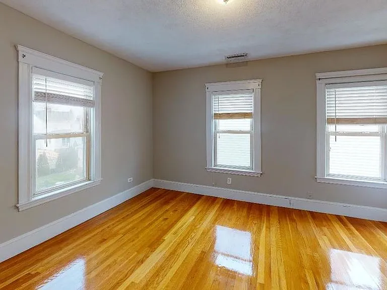 1011 Washington St — Photo 4