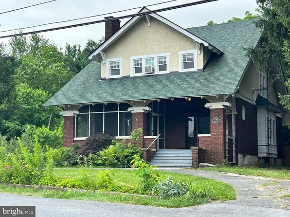 17613 Oak Ridge Dr, Hagerstown, MD 21740