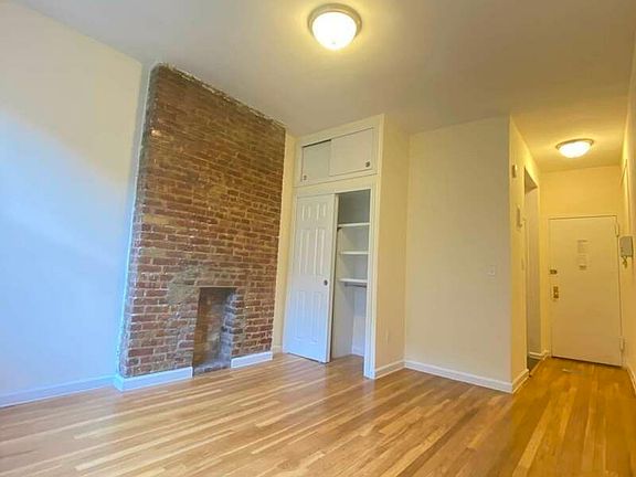 3rd image of 211 E 89th St APT B10