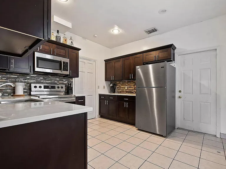 1102 Washington Ave — Photo 15