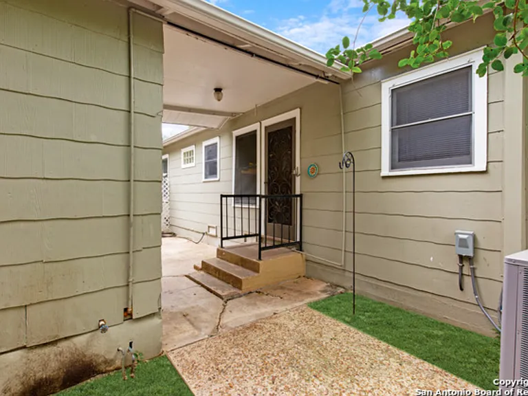 415 N Meadowlane Dr — Photo 16