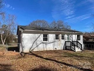 5th image of 1215 Cardinal Dr