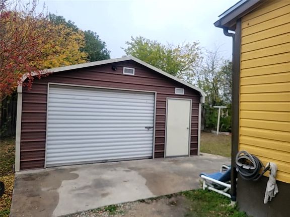 2nd image of 119 Brooks St