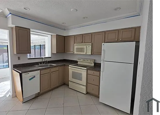 4360 NE 13th Ave — Photo 3