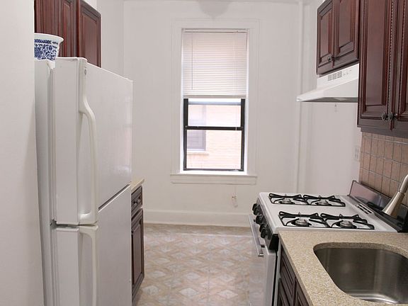 3rd image of 8352 Talbot St APT 3G