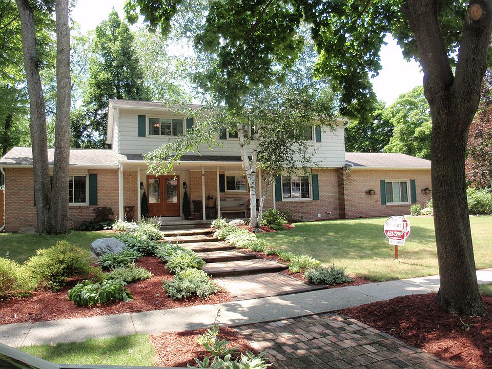 Warm & Inviting Family Home In a Great Neighborhood with-in Walking Distance to Seibert Elementary School. Lots of Updates, Kitchen, Windows, Bathrooms, Stamped Cement Patio, Landscaping, Gutters. 3 Fireplaces, Double Oven, Wood floors, Ceiling Fans, 6 Panel Doors. Wet Bar in the Basement & Extra Refrigerator & Full Bath, Entry to the Basement from the Garage. This Home is A Gem & is in Move-in Condition!