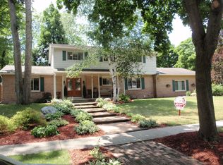 1301 Wakefield Dr, Midland, MI 48640