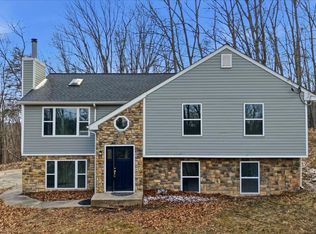 1220 Lakeview Dr, Cross Junction, VA 22625