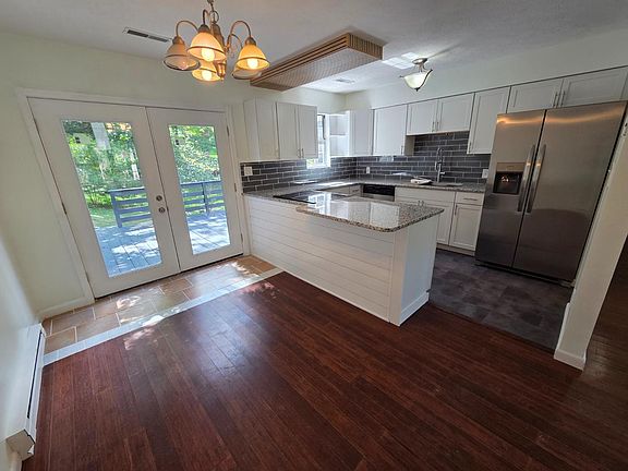 3rd image of 100 Azalea Cir