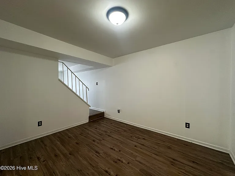 414 Myrtlewood Cir — Photo 10