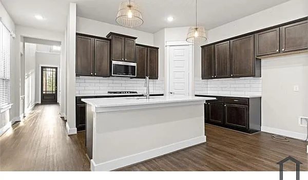 4 bed, 3000 sqft, $2,850 — Photo 4
