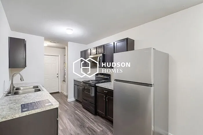 3627 Sidney St — Photo 5