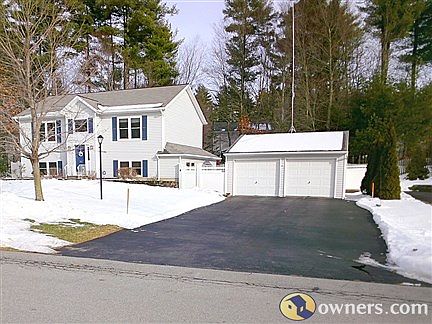 Larkspur home in quiet cul-dee-sac