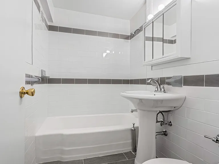 165 Christopher St #2QQ — Photo 8