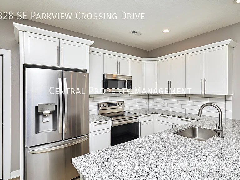 2328 SE Parkview Crossing Dr — Photo 4
