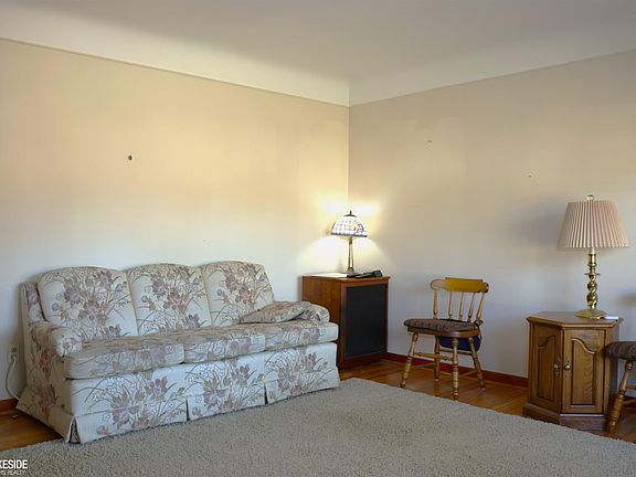 3rd image of 24595 Beck Ave