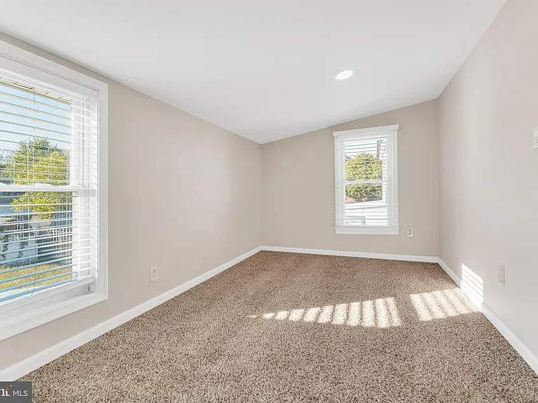 19 Pleasant St — Photo 11