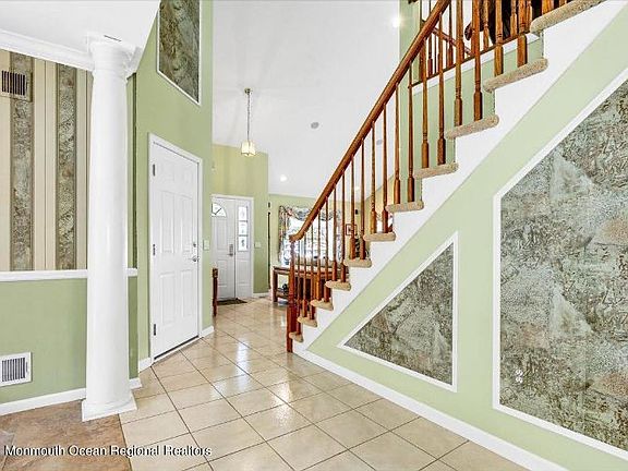 2nd image of 4 Pine Valley Ct