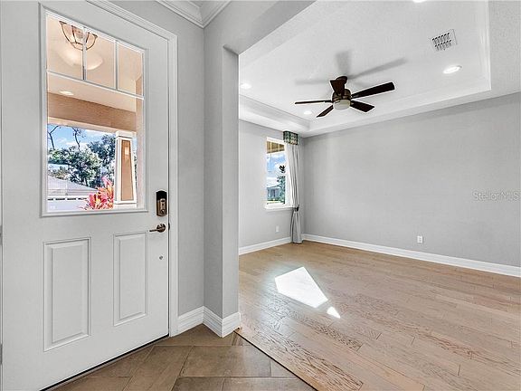 3rd image of 2410 Oxmoor Dr