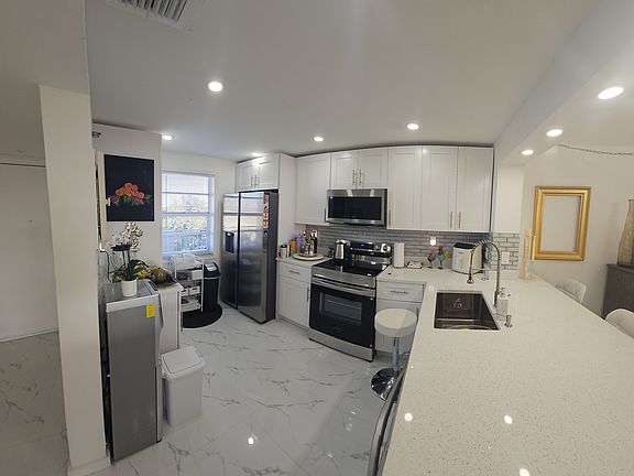 4th image of 3910 Inverrary Blvd #703