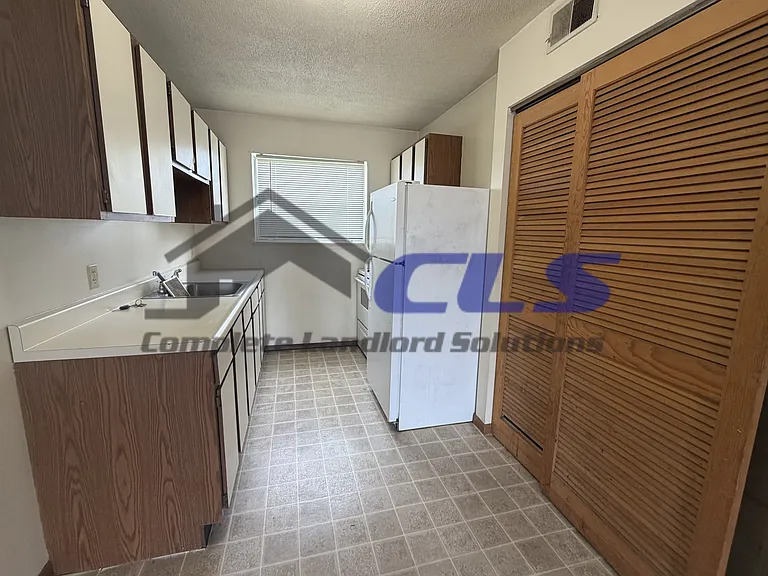 820 Poplar St — Photo 3
